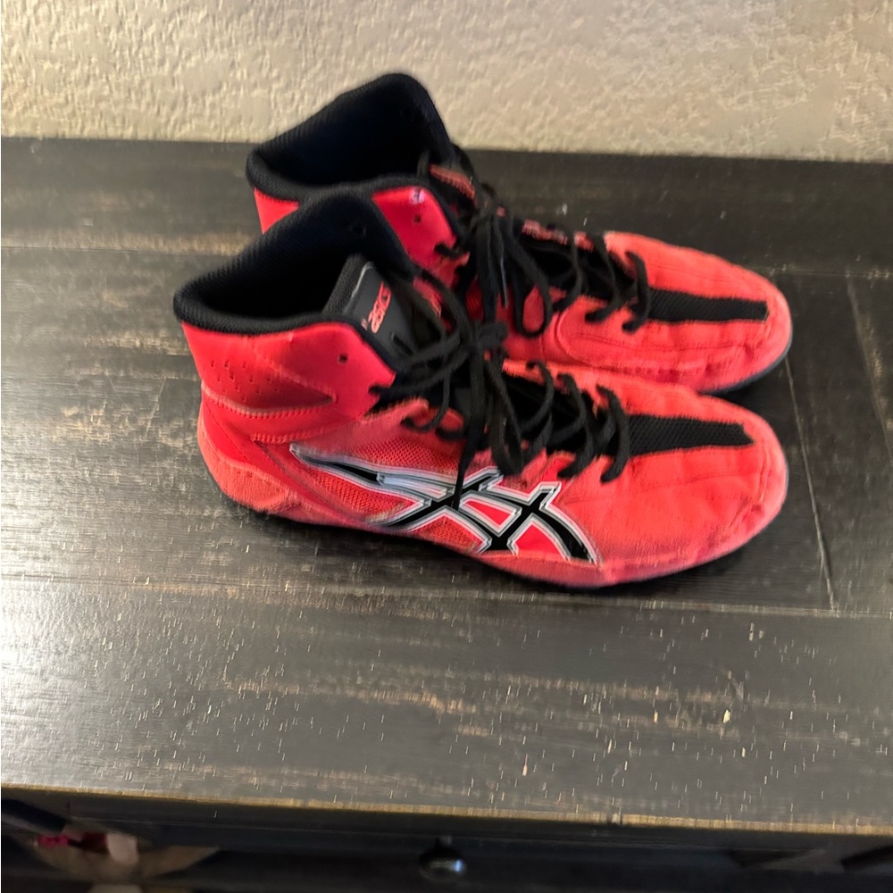 Two pairs boys wrestling shoes worn and used 6. 5 and 7